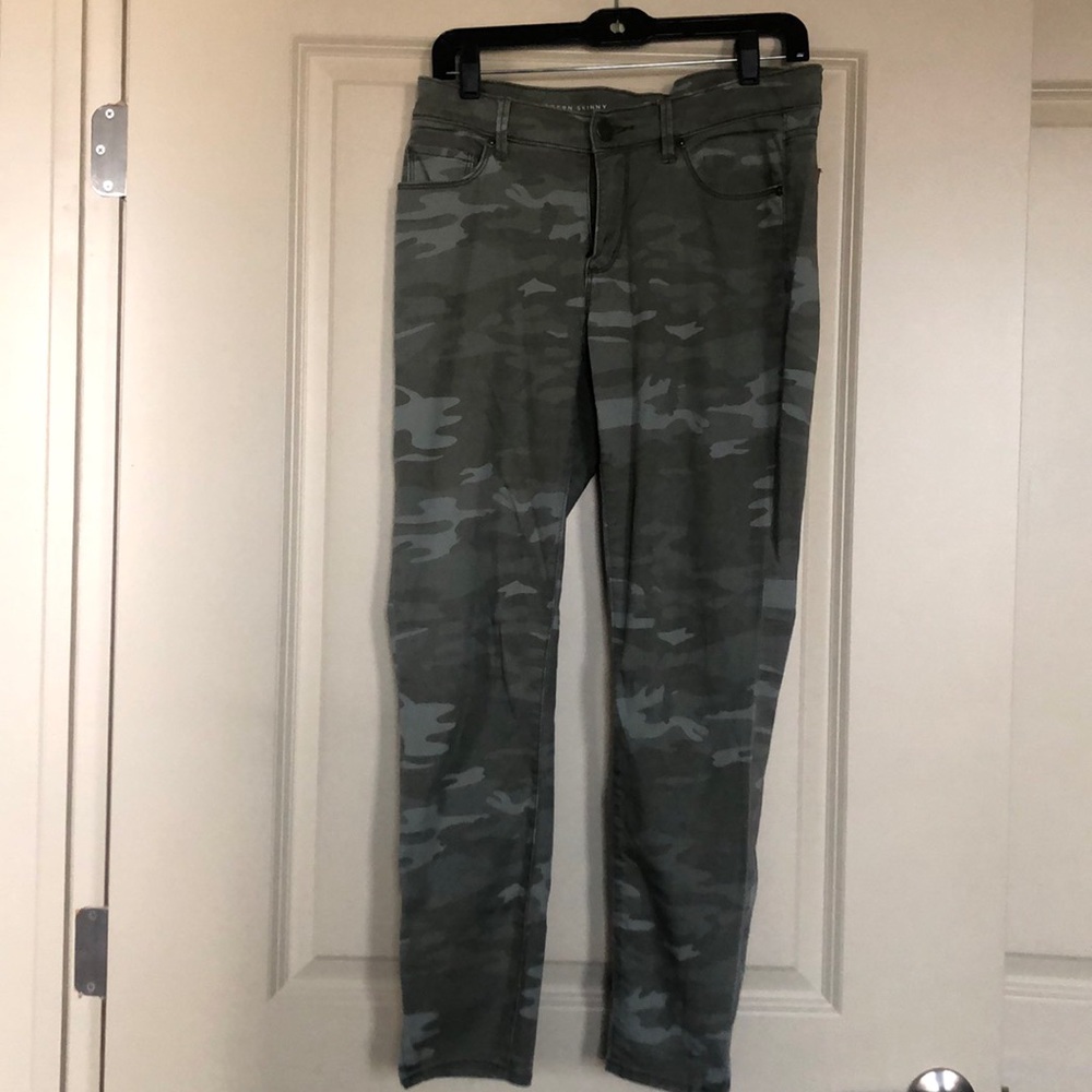 Anne Taylor Loft Camo Green Zip Pants  Size 28/6